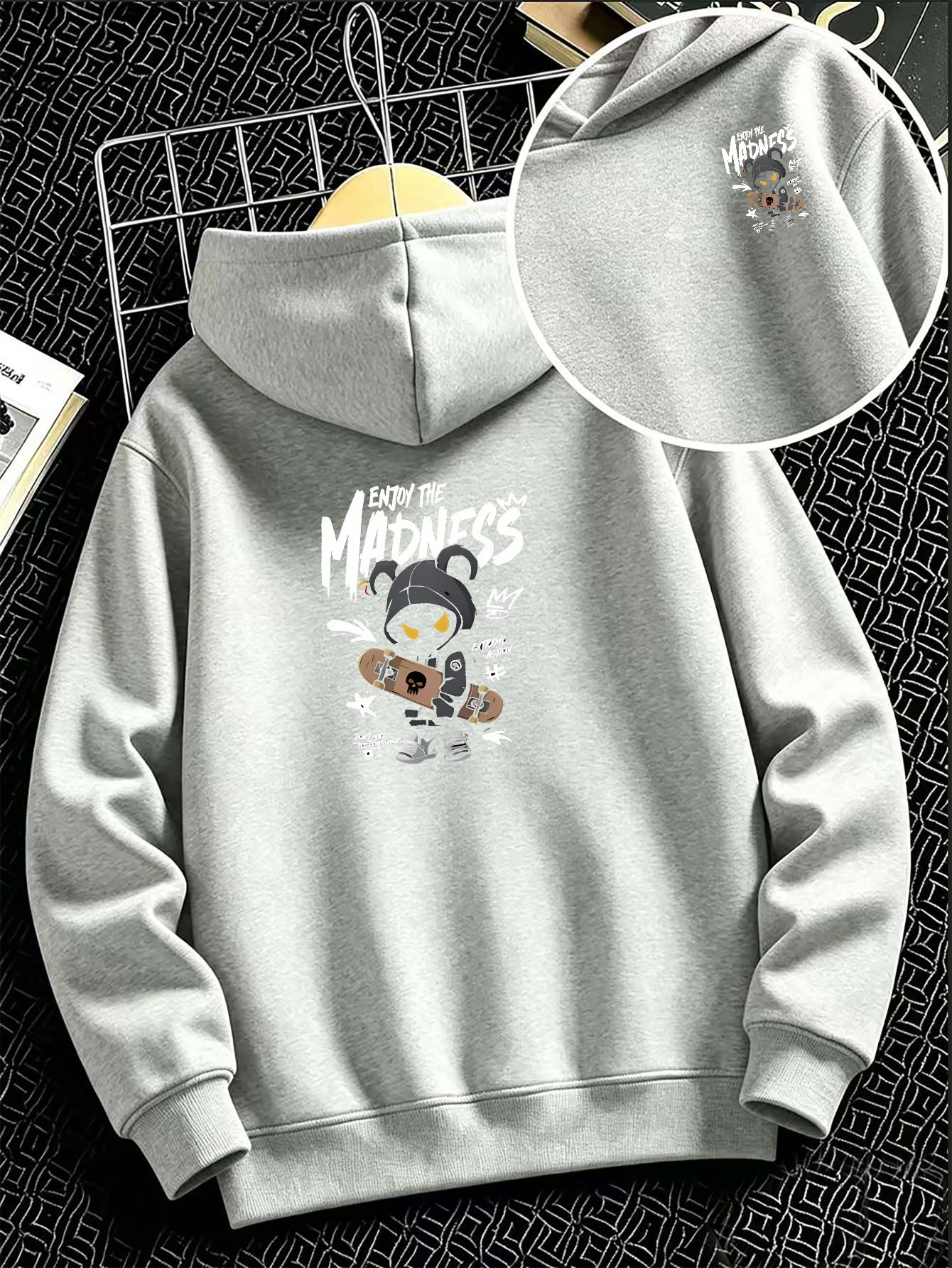 소년용 패션 후디: 스케이트를 잡고 있는 만화 캐릭터  - Anime Merch Hoodie 리뷰 및 가격