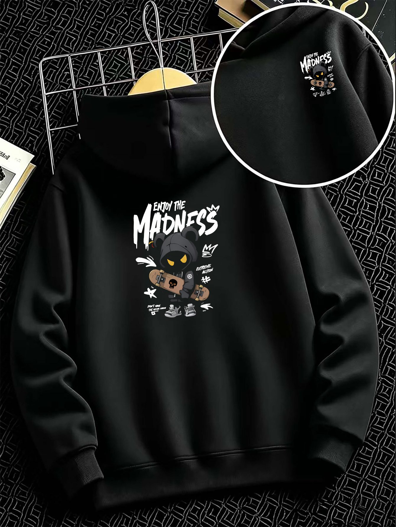 소년용 패션 후디: 스케이트를 잡고 있는 만화 캐릭터  - Anime Merch Hoodie 리뷰 및 가격